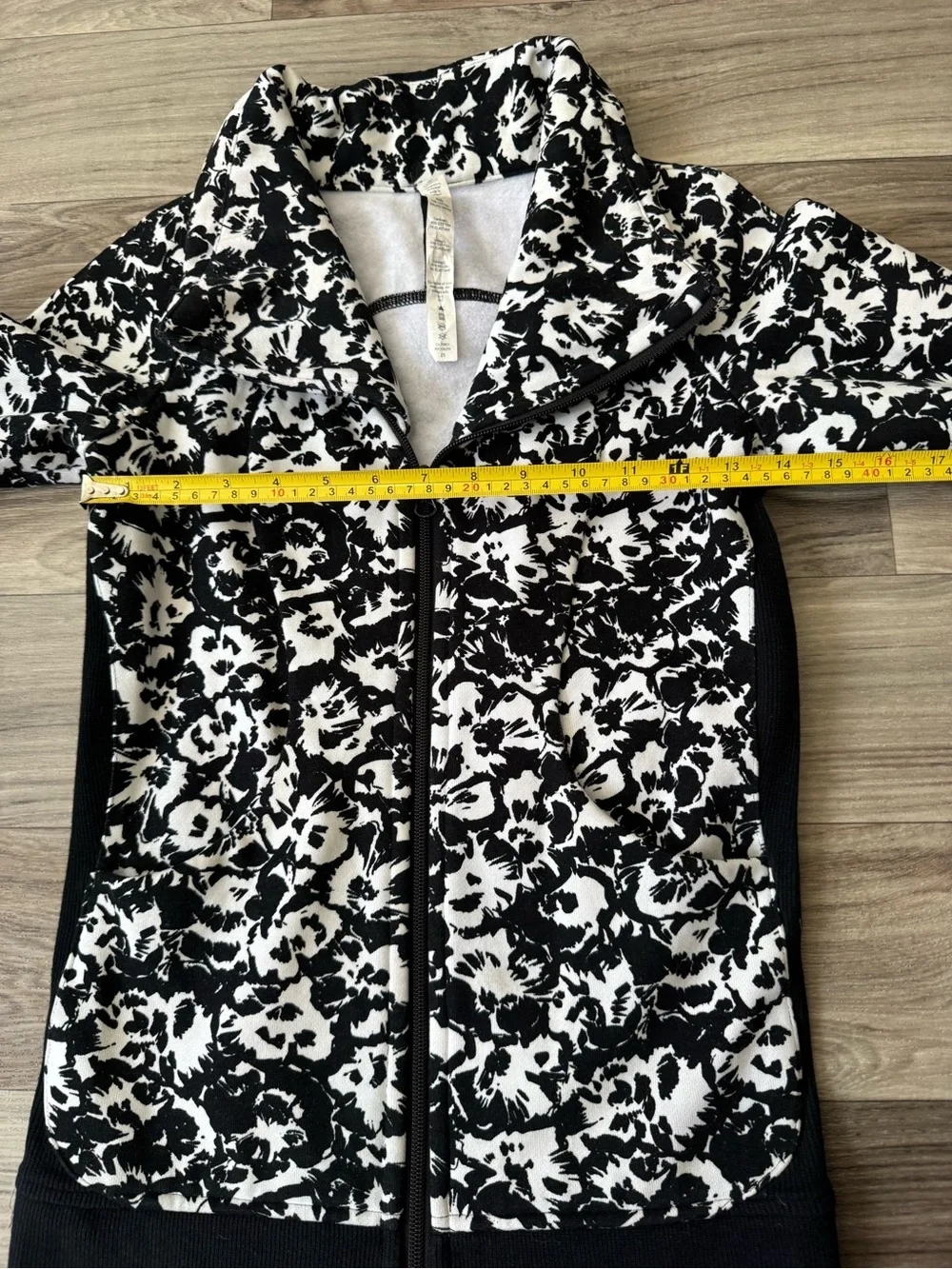 Lululemon Cozy Cuddle Up Jacket in Fleur Sombre Size 2